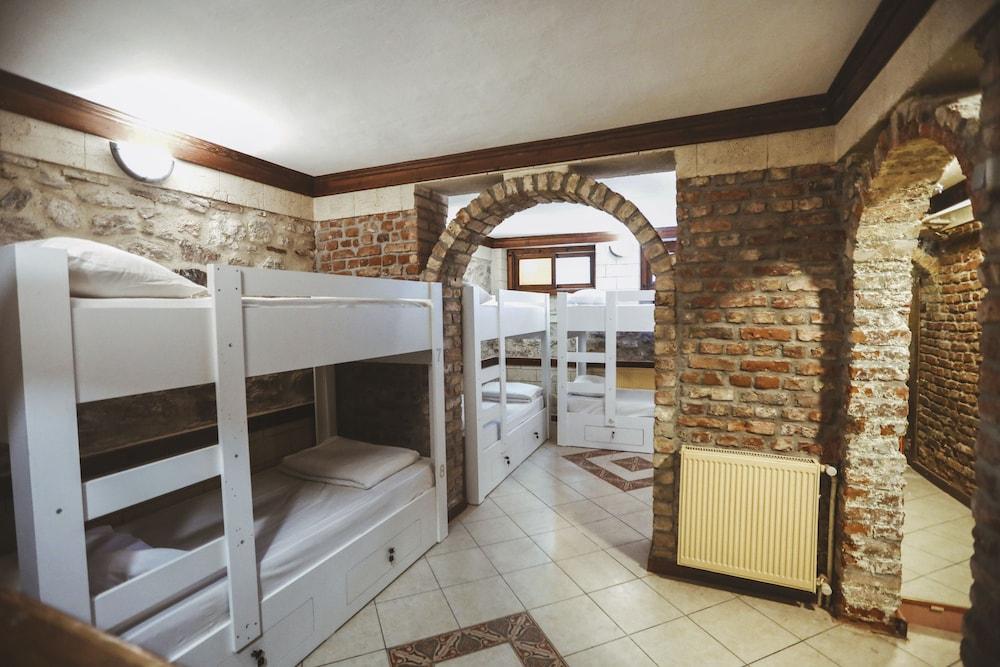 Cheers Vintage Hostel Istanbulská provincie Exteriér fotografie Hostel in Prague