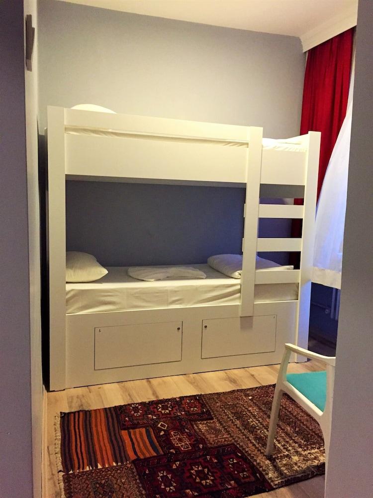 Cheers Vintage Hostel Istanbulská provincie Exteriér fotografie A bunk bed