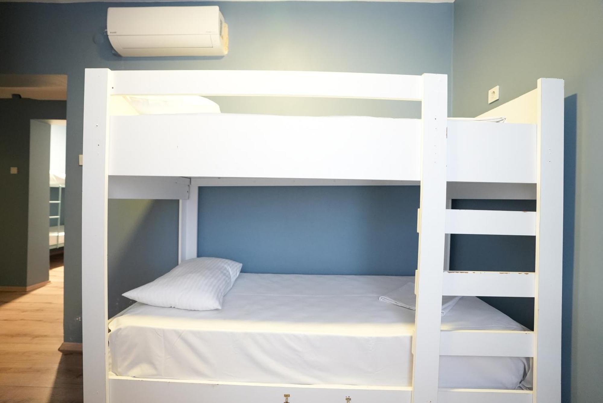 Cheers Vintage Hostel Istanbulská provincie Exteriér fotografie A bunk bed