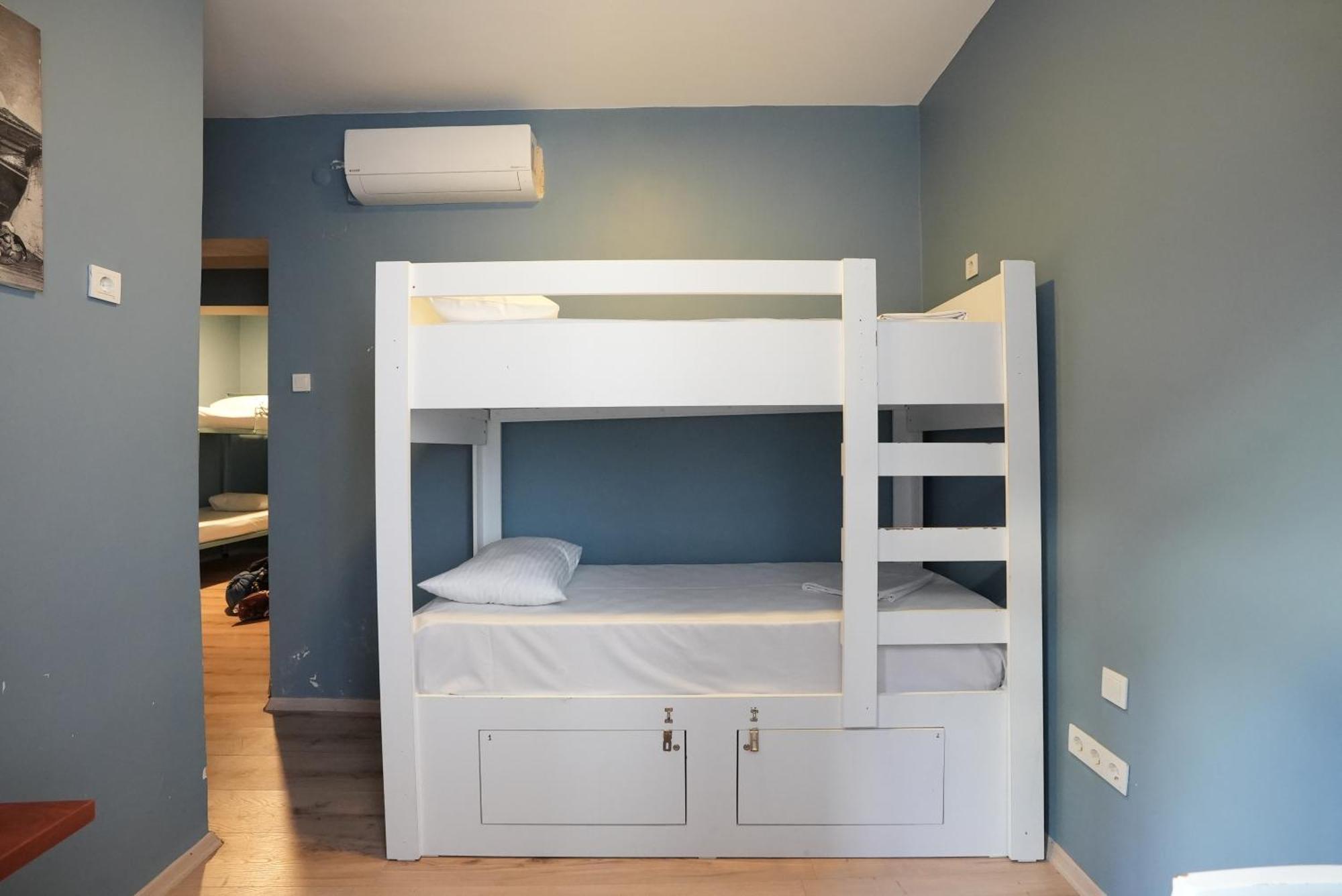 Cheers Vintage Hostel Istanbulská provincie Exteriér fotografie A bunk bed
