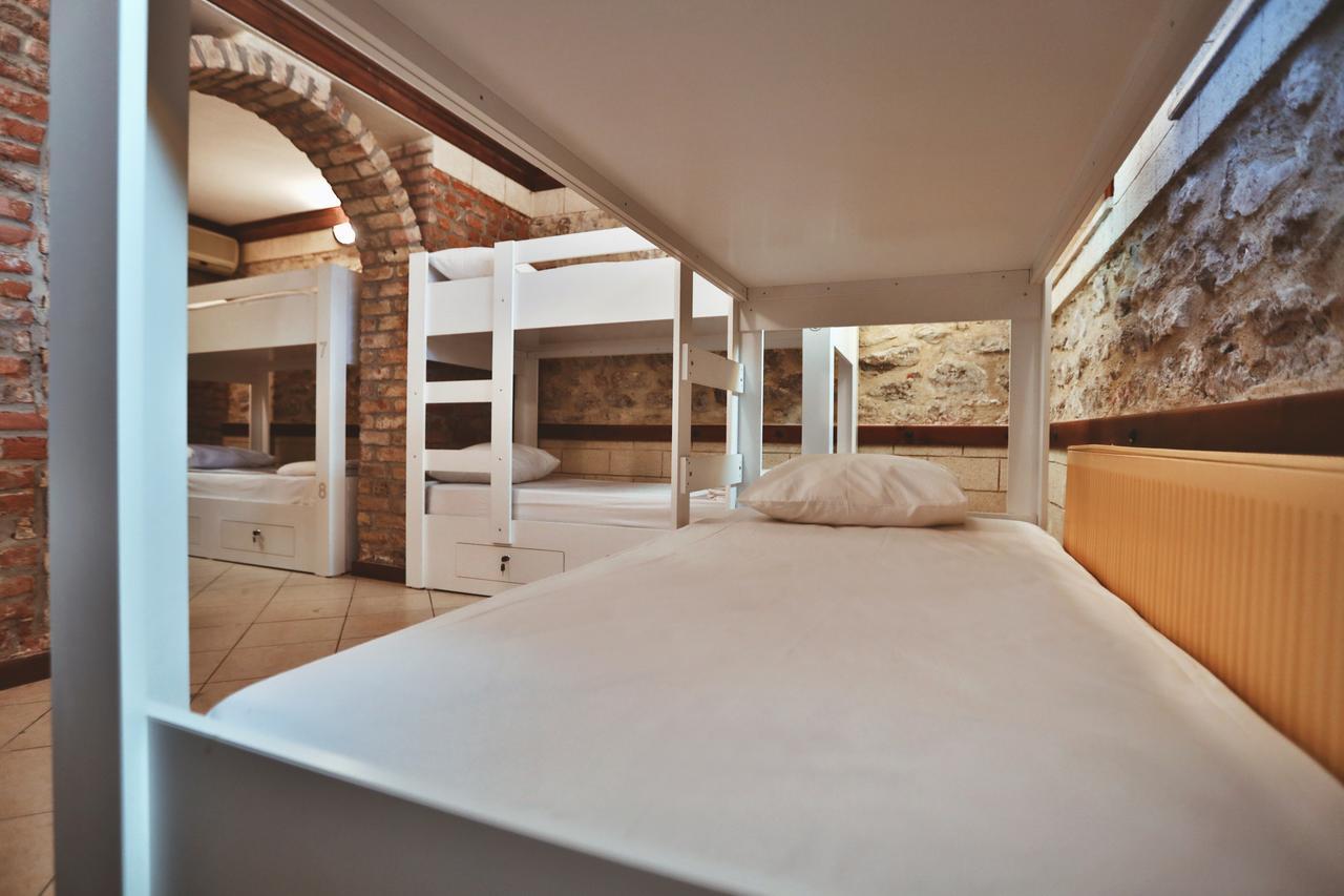 Cheers Vintage Hostel Istanbulská provincie Exteriér fotografie The interior of the hostel