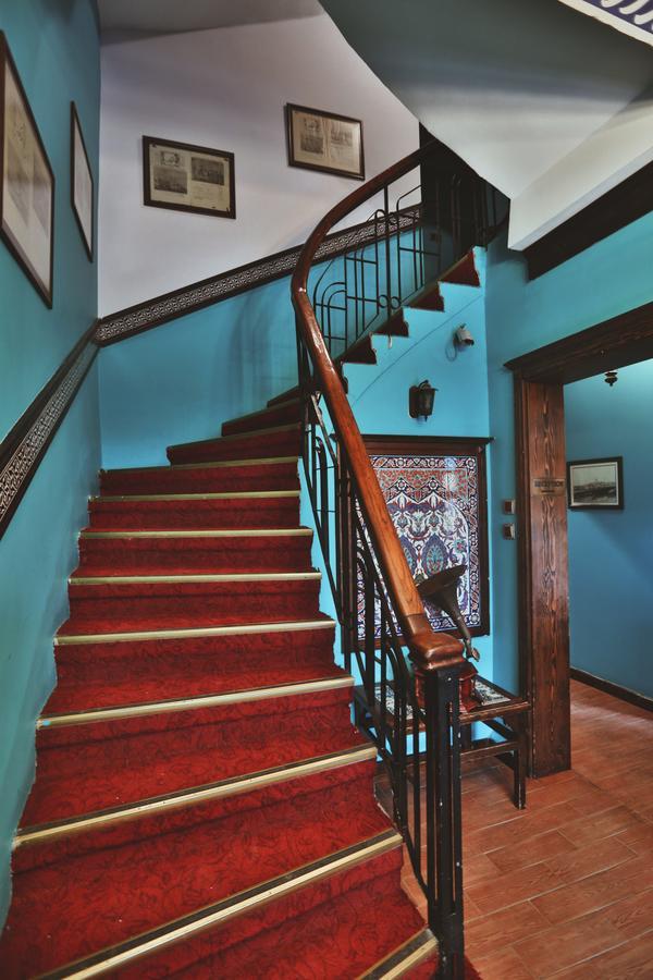 Cheers Vintage Hostel Istanbulská provincie Exteriér fotografie Staircase