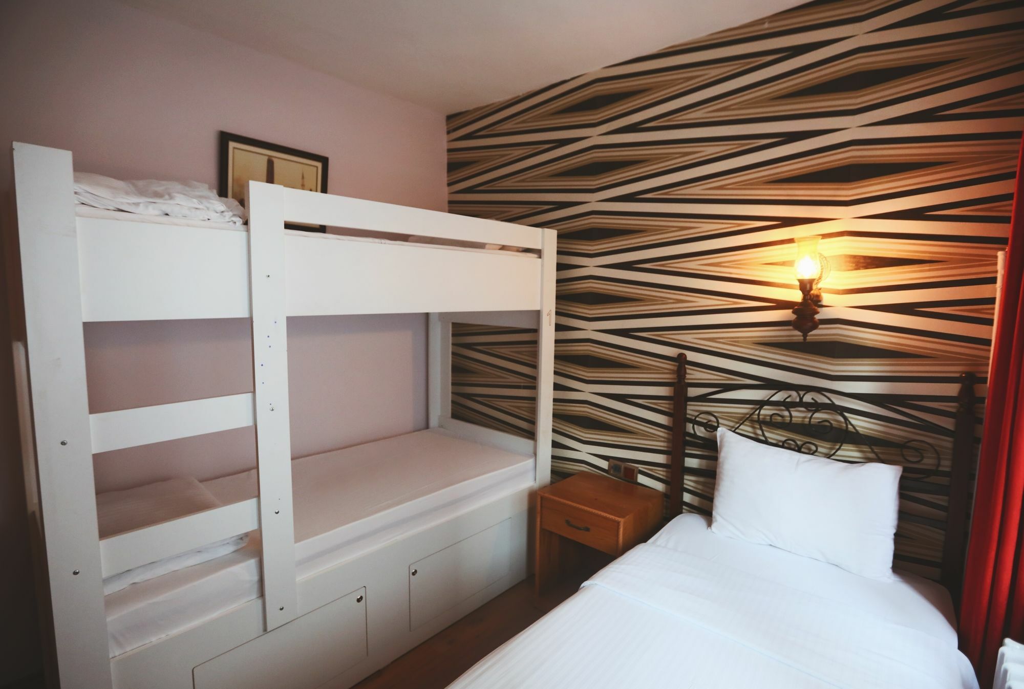 Cheers Vintage Hostel Istanbulská provincie Exteriér fotografie A bunk bed in a hotel room