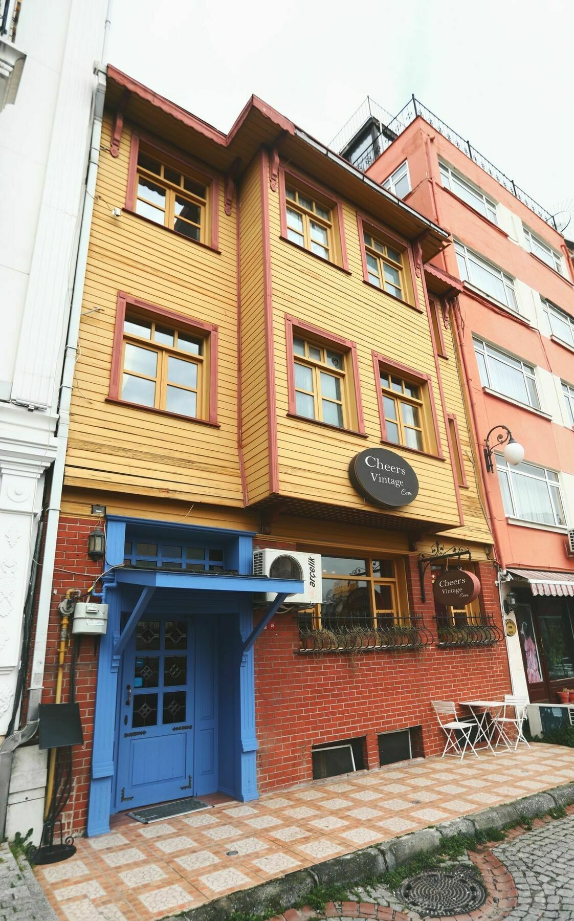 Cheers Vintage Hostel Istanbulská provincie Exteriér fotografie A typical house in Çukurcuma