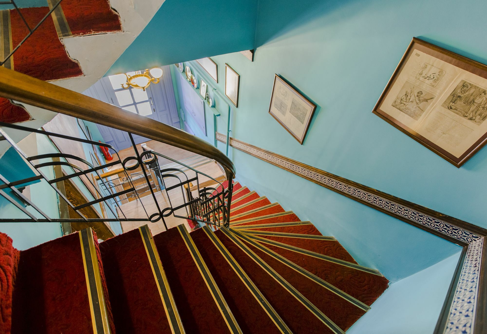 Cheers Vintage Hostel Istanbulská provincie Exteriér fotografie Staircase